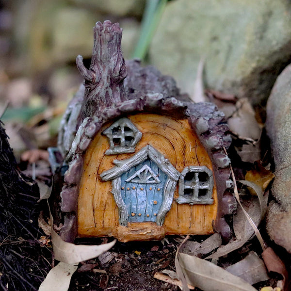 little-fairy-log-house-in-garden